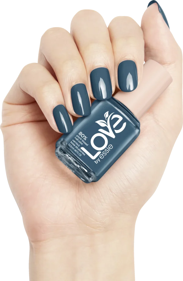 LOVE BY ESSIE Nagellack 200 DOIN’ MY BEST 7